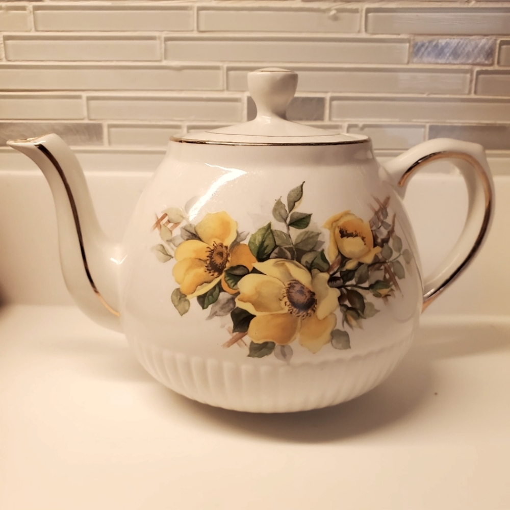 Vintage Ellgreave Ironstone Tea Pot Division Of Wood and Sons Of England.